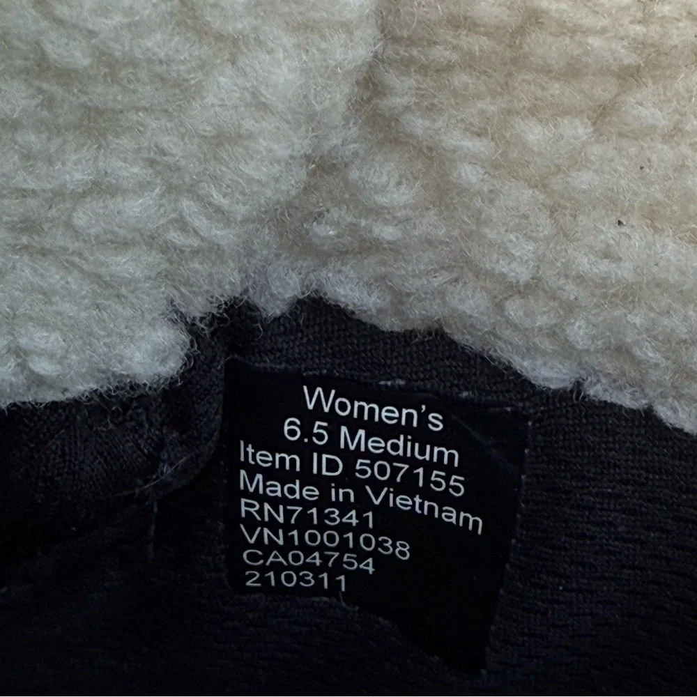 L.L. Bean Duck Boots Sherpa Lined - Picture 4 of 6